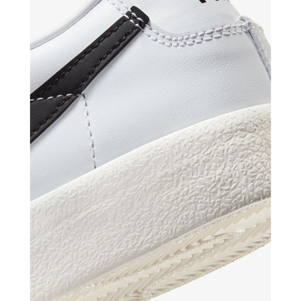 Nike Blazer Low '77 Sneakers in White Black Sail 8.5 with box Womens Athletic - Picture 9 of 17
